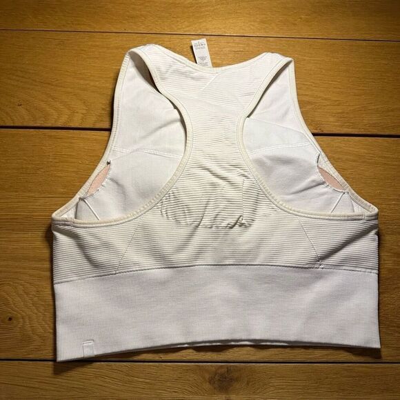 Lululemon ebb to train bra 8 - Picture 2 of 7